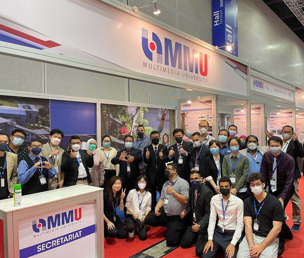 MMU team receiving medals at ITEX 2022